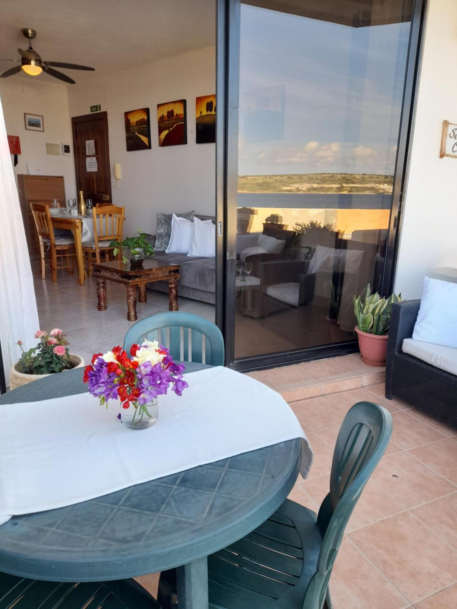 Seafront Maisonette Ocean Views & Terrace Mellieħa Esterno foto