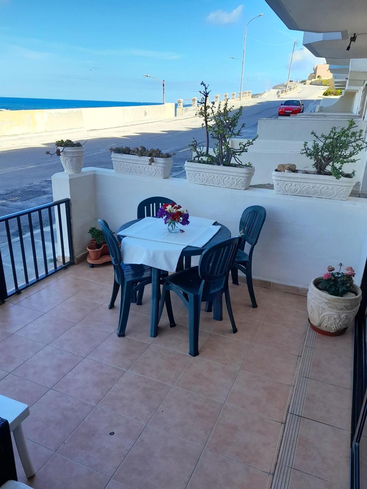 Seafront Maisonette Ocean Views & Terrace Mellieħa Esterno foto