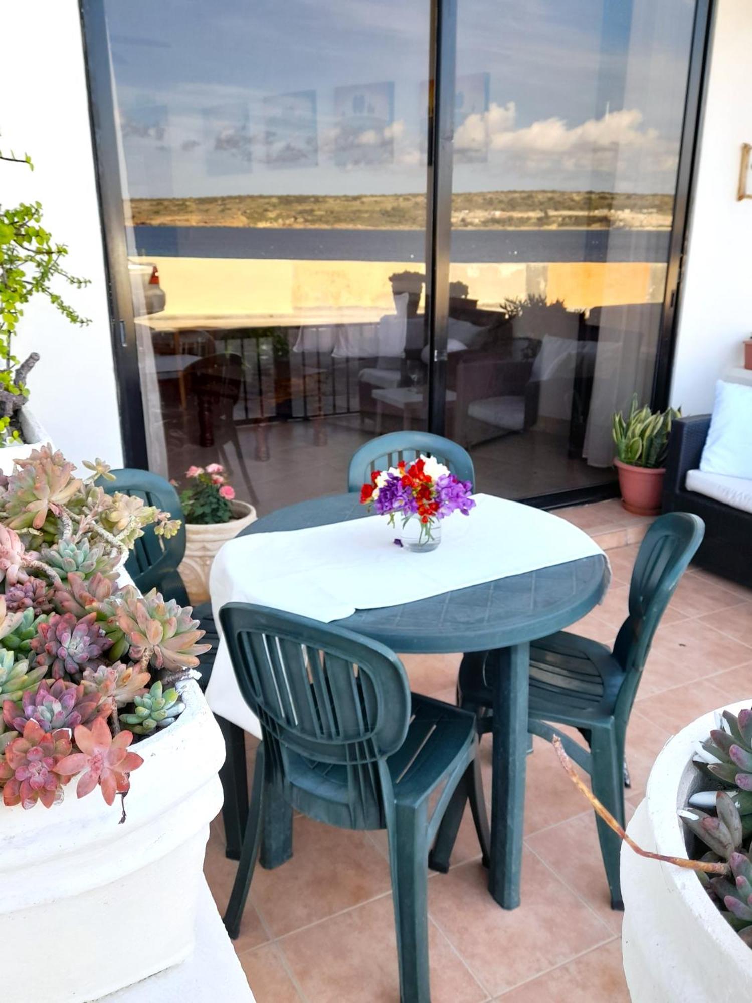 Seafront Maisonette Ocean Views & Terrace Mellieħa Esterno foto