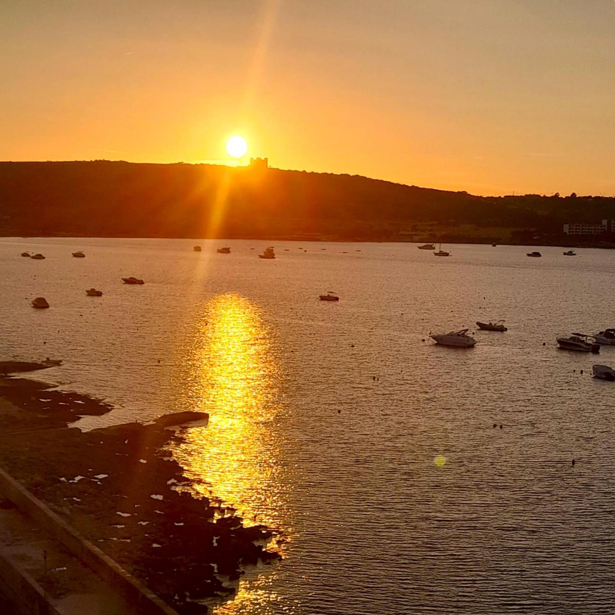Seafront Maisonette Ocean Views & Terrace Mellieħa Esterno foto